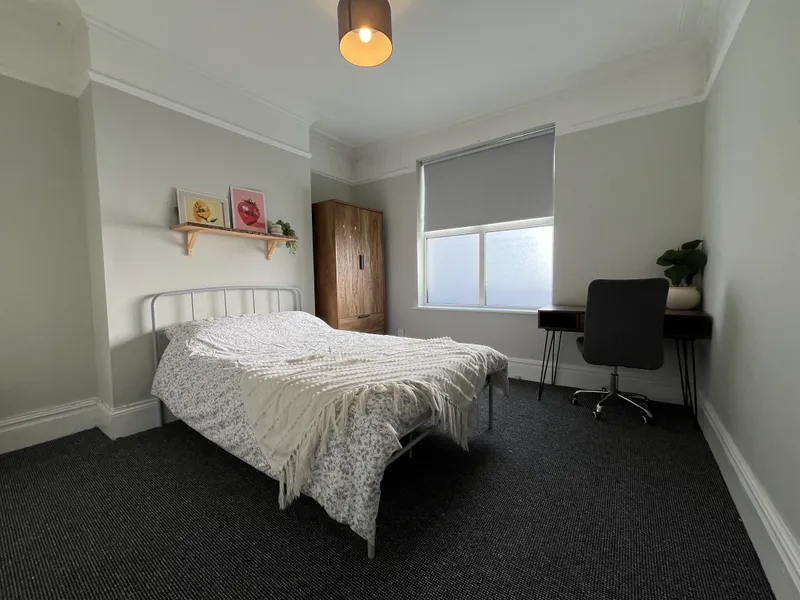 Modern 6 Bed + 2.5 Bath Student House // Jul 2026 - Image 8